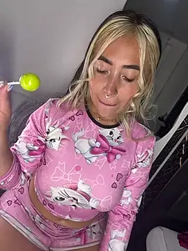 ManuelaVeeleez