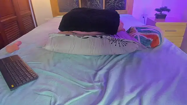 Zoe_sky1 webcam