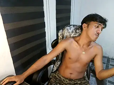 spicy_rowycam (M young) - Removed Underwear