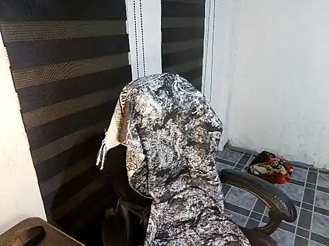 spicy_rowycam (M young) - Removed Underwear