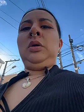 abril_luv's live room