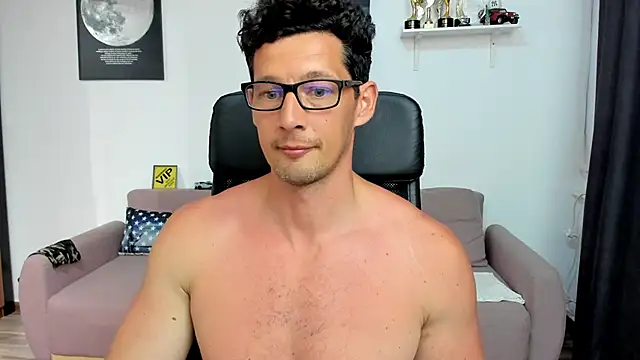 BrutusK08 live cam on StripChat