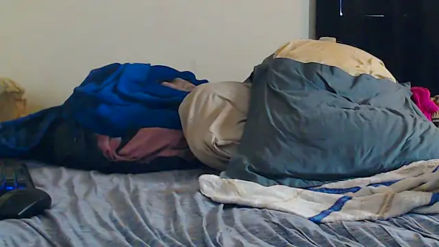 YoBleez live cam on StripChat