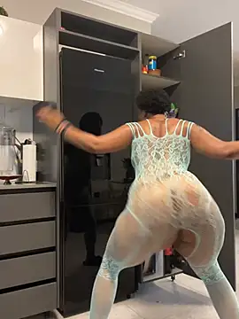 CurvyDesire1 webcam