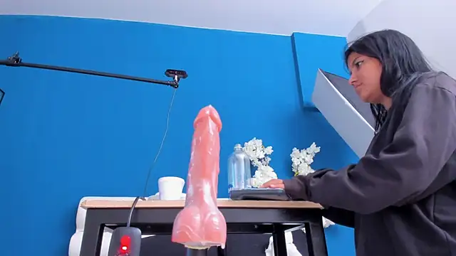 Watch letty_straus live on EroticFlix - High definition streams