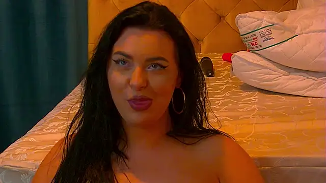 KeiraDark webcam