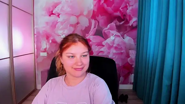 AngelinaLow webcam