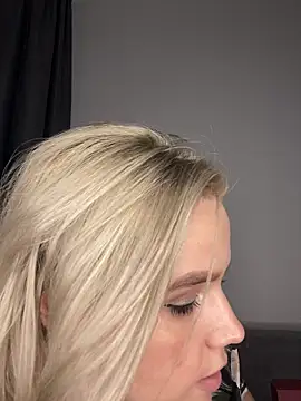April_Purr webcam