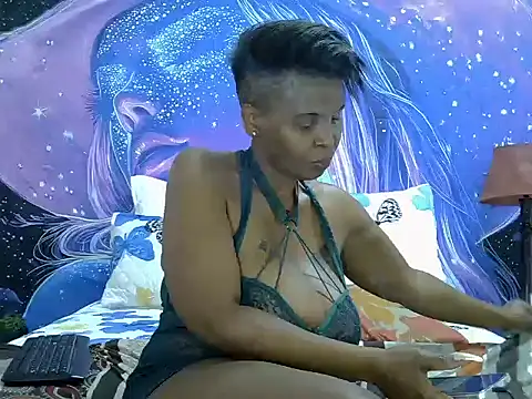 BlackBeautyJuXx webcam
