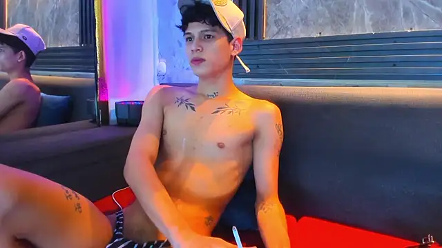 Brianhot0F webcam