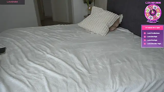 miss_juliaa (F young) - Squirt or cum at goal