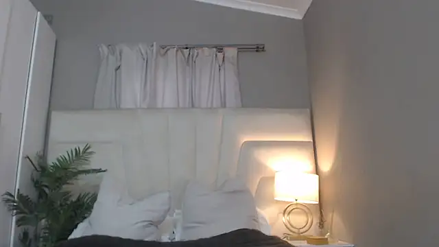 naughtyblackdolie webcam