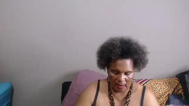 GrandBustyMelon webcam