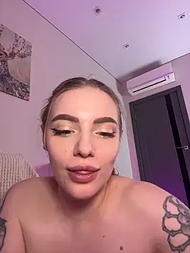 HugeBoobsAlice webcam