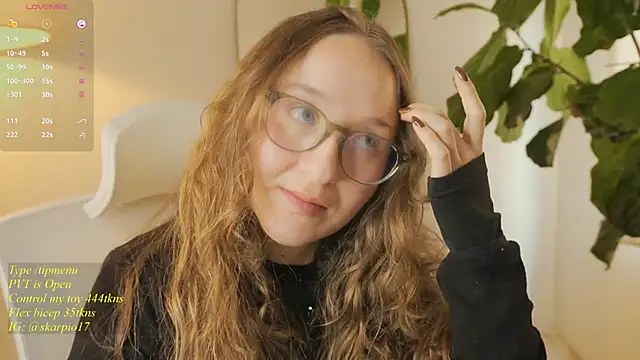 Scarlett_NoirMuse webcam