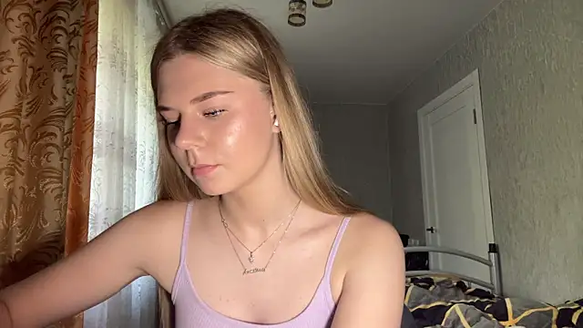 HoneysPiee webcam