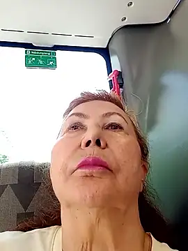 Hottie-Mom webcam