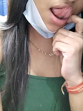 ivymybae (F young) - Striptease and shower