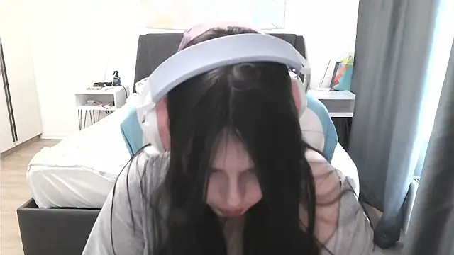 LunarMia webcam