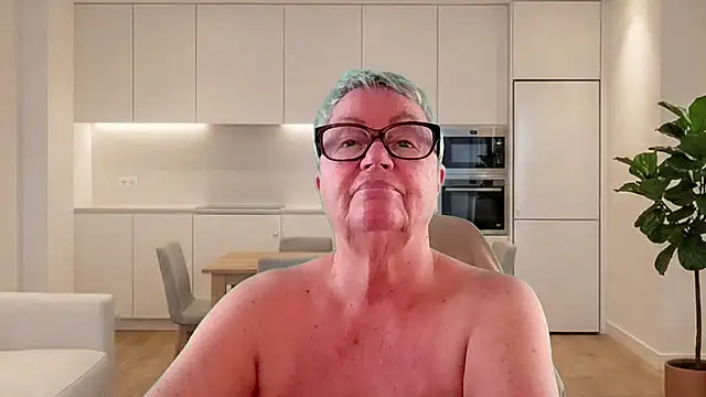 Mystery-Grandmother webcam