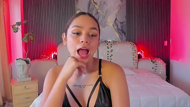 CarolineFyre webcam