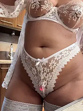 Hotmomcheckk_
