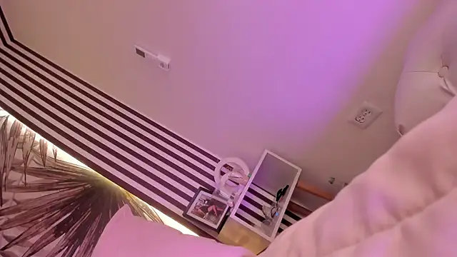 Samaantha-White webcam