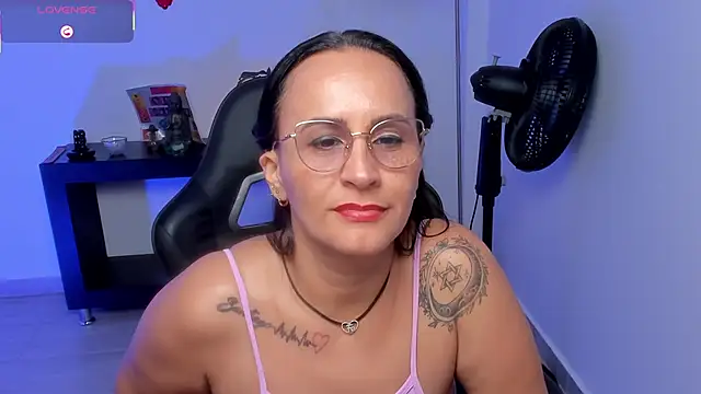 Sara_Charmy webcam