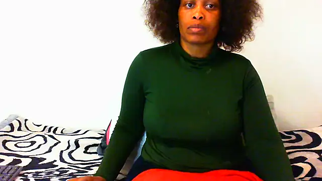 NAUGHTIECURVY webcam