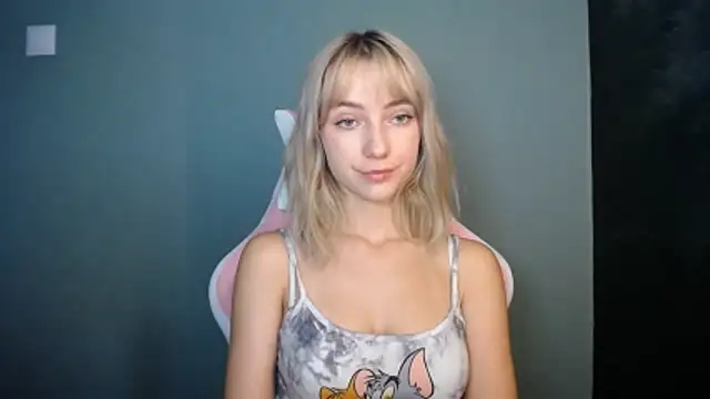 LuciaYoung webcam