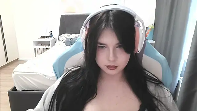 LunarMia webcam