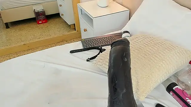 AntoniaRoss_ webcam