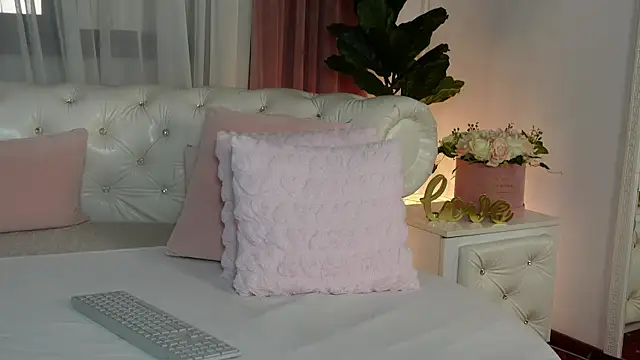 NinaCrystal1 webcam