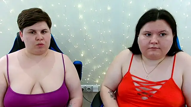 BeckyAndHellen webcam