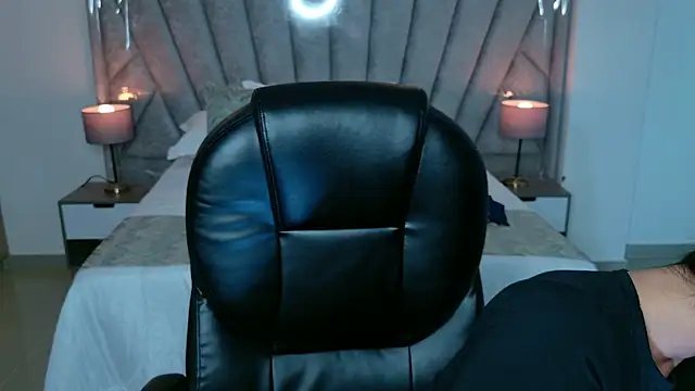 Layla_Breezee webcam