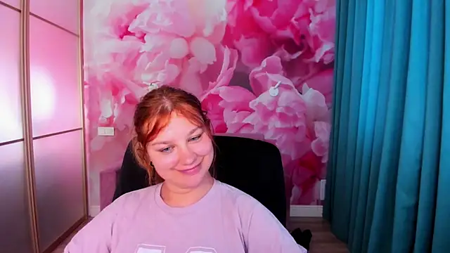 AngelinaLow webcam
