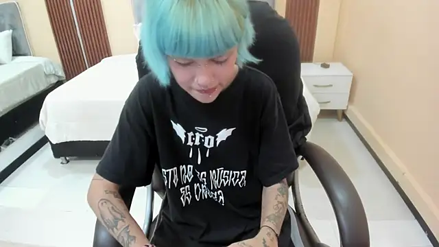 Bela_Craxkerr webcam