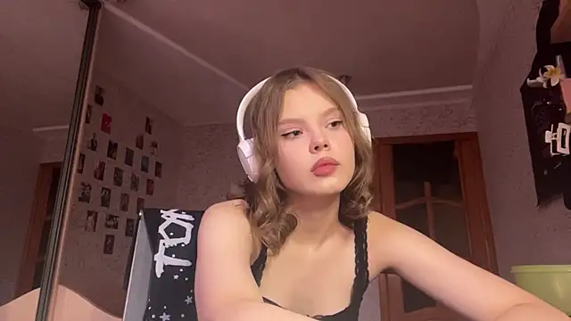 Vivienneyourdream webcam
