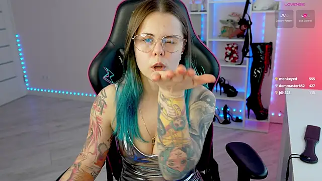 QueenAliceX webcam