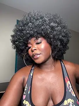 WomanNextdoor1 webcam