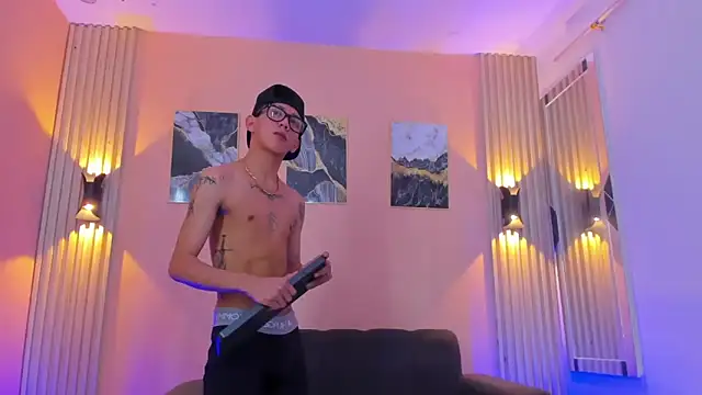 marcus_and_tony's live room