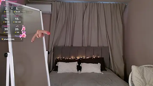 LilCatalia webcam