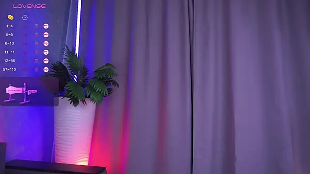 MentallyMonika webcam