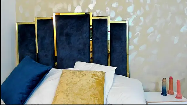 LunaaVelvets webcam