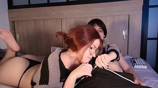 Daphne_and_Roger_ webcam