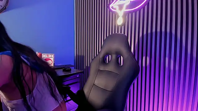Luna_roose1 webcam