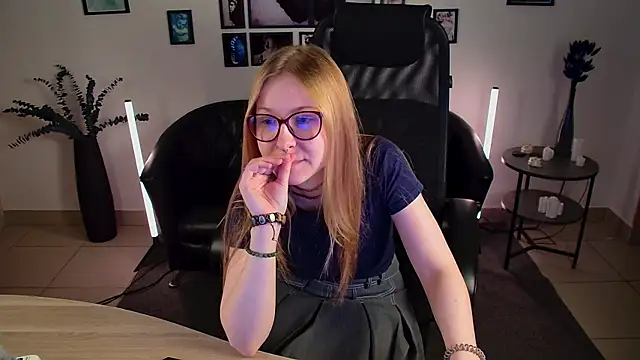 lanafitch (F young) - take off pants for 10 min