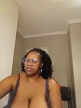 bustylisa1983 webcam