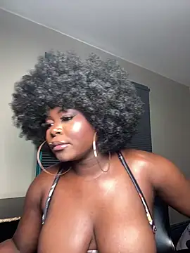 WomanNextdoor1 webcam