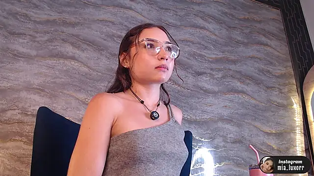 Mia_Luxor webcam